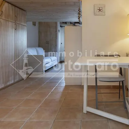 Apartment Monolocale Mansardato Sulla Di Porto Faro *